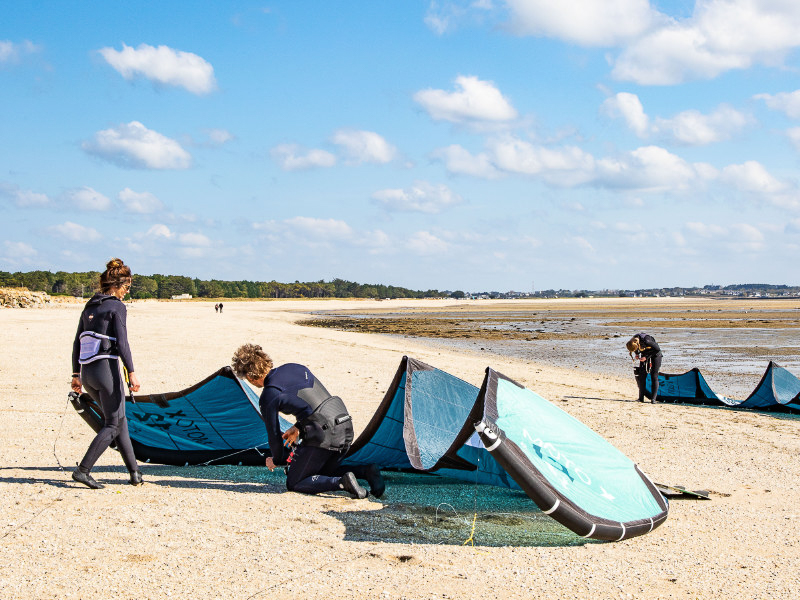 Photo d'un cours de kitesurf semi-particulier à Plouharnel avec LD Kite